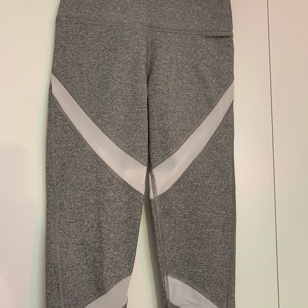 Aerie heather gray petite 3/4 length leggings with white mesh side designs
